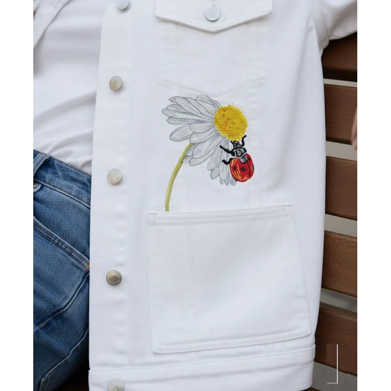 pocket with Ladybug on chamomile embroidery design
