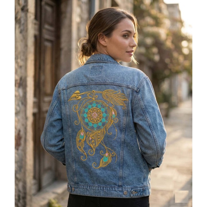 Dreamcatcher 14 embroidery design showcasing intricate Native American motifs for creative stitching.