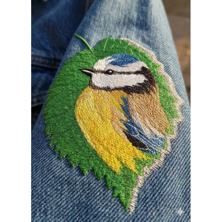 Charming Tree Leaf with Birdie Embroidery Design