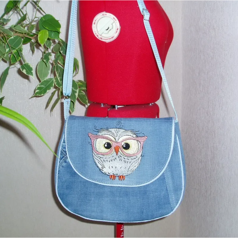 Owl wearing glasses embroidery design preview